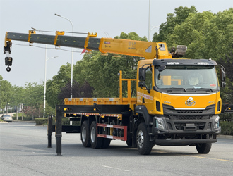 Liuzhou Chenglong H5 6&times;4 Truck Mounted Crane with Cummins 320HP & Changxing 14Ton Crane