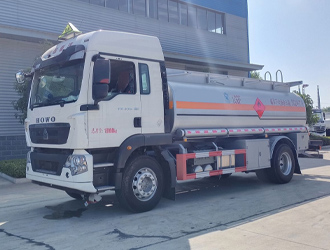 13.1m&sup3; Sinotruk Howo TX5 Fuel Tanker Truck