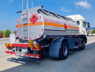 13.1m&sup3; Sinotruk Howo TX5 Fuel Tanker Transport Solution